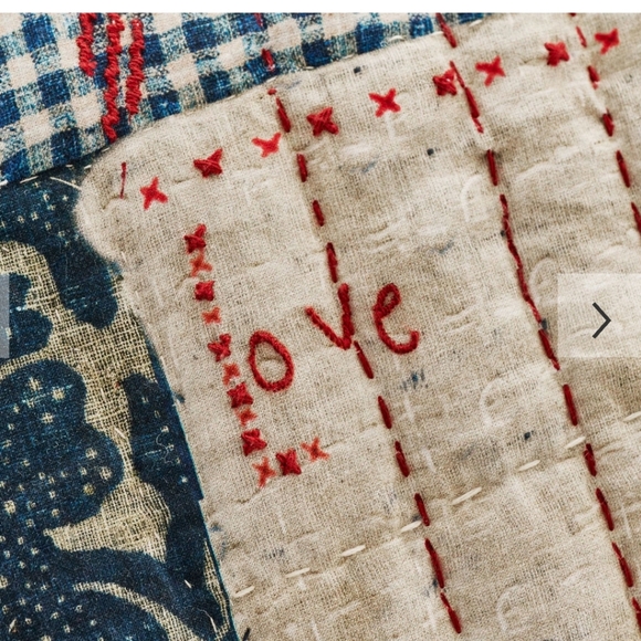 Pottery Barn - Love Handcrafted Reversible Quilt - NWOT - Picture 4 of 11